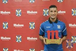 La afición del Tenerife lo ha nombrado como el mejor jugador de la temporada. Bien por Bryan Acosta.