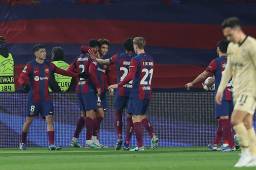 Con goles de Joao Cancelo y Joao Félix, Barcelona se clasificó a los octavos de final de la Champions League tras vencer al Porto por la fecha 5 del grupo H.