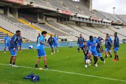 La Selección de Honduras durante el entreno en la cancha del Estadio Olímpico Lluís Companys de Montjuïc. Foto @FenafuthOrg