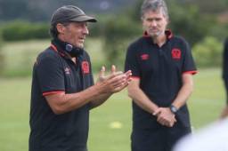 El entrenador argentino de Olimpia ha arremetido contra la prensa mexicana por las críticas desmedidas hacia Yustin Arboleda y el juego 'brusco' que consideran aplicó los albos.