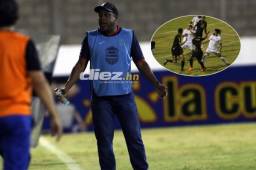 Hernán Medford salió molesto por el penal que, según él, no sancionó Héctor Rodríguez a su beneficio cuando transcurría el minuto 84.