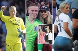 Jordan Pickford se casó con su novia de toda la vida, Megan Davison, y ha dado la noticia por su 'pinta'. El portero del Everton y de la selección inglesa lució con gorra y jeans rotos.