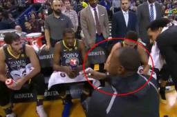 El entrenador de los Warriors de Golden State, Steve Kerr dejó que sus jugadores crearan sus propias jugadas en el Juego contra Phoenix Suns.