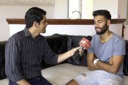 Leandro Sosa, mediocampista uruguayo hablando con DIEZ-TV con el periodista Carlos Castellanos.