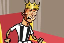 Chelato Uclés pendiente de los premios The Best acompañado de dos baleadas.