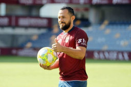 El catracho logró entrar al minuto 80 en la derrota del Pontevedra ante el Ibiza.