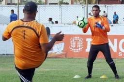 El portero José Mendoza en plento entrenamiento con el Platense. Es suplente y no ha convencido al técnico Carlos Martínez.