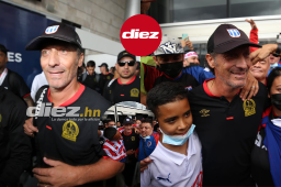 Pedro Troglio felicitó a todos los olimpistas que hoy celebran el segundo título de la Liga Concacaf. El entrenador merengue fue el más vitoreado. FOTOS: David Romero/Andro Rodríguez.