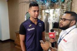 Marlon Licona en la concentración del Motagua platicando con el periodista de Diario DIEZ, Julio Cruz, en la previa de la final contra Real España. Foto Ronald Aceituno