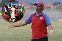 El entrenador Pedro Troglio no podrá dirigir hoy al Olimpia ante la Real Sociedad y tampoco lo hará por varios juegos debido a una suspensión. El mismo caso ocurre con un defensa titular del albo.