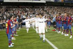 En 2008 Barcelona le hizo el pasillo al Real Madrid previo al clásico.