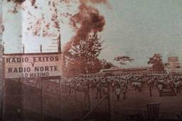 El estadio Olímpico en 1974 tenía graderías de madera cuando fue incendiado.