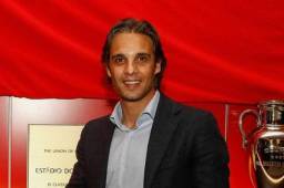 El ex futbolista portugues, Nuno Gomes, habló con EFE y dijo que Cristiano y Messi están al nivel de Maradona y Pelé.