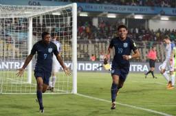 El delantero del Liverpool Rhian Brewster, anotó tres tantos en el triunfo de Inglaterra.