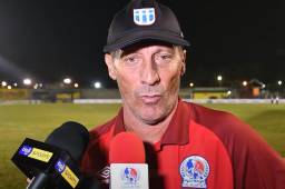 Pedro Troglio: “Hasta que no haya VAR habrá errores arbitrales, hablen de las canchas que no están buenas”