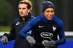 Mbappé y Antoine en el fondo en uno de sus entrenamientos con la Selección de Francia.