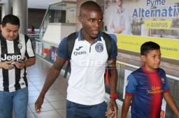 El delantero y goleador histórico del Motagua, Rubilio Castillo, cuando salía de Tegucigalpa rumbo a Costa Rica para jugar la final de ida de la Liga de Concacaf.