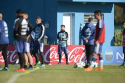 Lionel Messi fue la sorpresa en el entrenamiento de la selección de Argentina en Ezeiza.