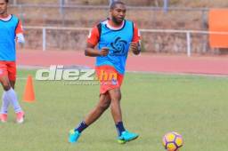 Palacios entrenando con el Olimpia para estar en forma y hacer su debut en Liga Nacional.