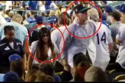 Mia Khalifa, cuando salía del estadio y la gente la abucheaba.