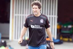 El entrenador argentino cree que solamente una distracción puede robarles el título de Liga.