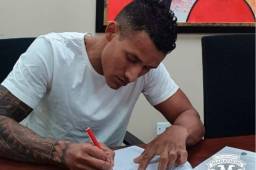 El mediocampista de contención estará una temporada más con el club verdolaga.