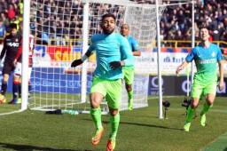 Un gol del brasileño Gabriel Barbosa a falta de 10 minutos para el final dio el triunfo al Inter en Bolonia. Fotos EFE y AFP