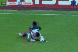 Asi fue la falta de Mayorquín en contra de Álvarez que lo sacó del campo.