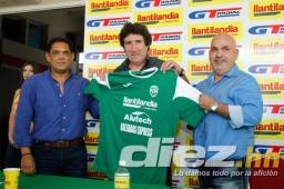 Rolin Peña y Orinson Amaya presentaron a Héctor Vargas.