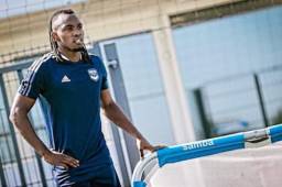 El delantero hondureño Alberth Elis en su primer entrenamiento con el Girondis de Burdeos donde se recupera de una lesión en el quinto metatarsiano. Foto cortesía