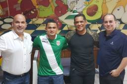 Jorge 'Ñangui' Cardona fue presentado por Orinson Amaya y Rolin Peña, dirigentes del Marathón.