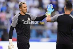 El portero Keylor Navas recibió una gran ovación de la afición catracha cuando saltó a la grama del estadio Olímpico para realizar el calentamiento.