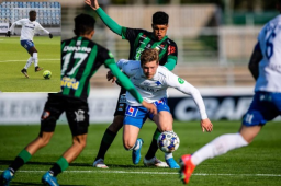 Kevin Álvarez ingresó de titular en el partido y tuvo que abandonar el mismo después de sufrir un fuerte golpe en su cabeza.