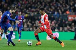 Gerard Piqué salió lesionado luego de una barrida que le hizo al 'Choco' Lozano.