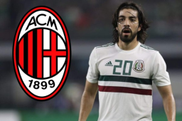 La cláusula del jugador mexicano es del ocho millones de euros.