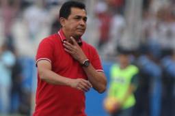 Nahún Espinoza dejó plantada a la prensa que lo estaba esperando para entrevistarlo en el estadio Nacional.