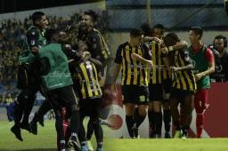 Real España sufre, pero clasifica a la Liga Concacaf tras eliminar al Real Estelí con doblete de Rocca y golazo de Reyes