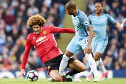 Fellaini terminó expulsado en el segundo tiempo por un cabezazo al Kun Aguero.