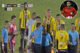 Said Martínez tuvo un cierre de partido complejo en el Vida-Real España de la jornada 12 y tuvo que expulsar a cinco futbolistas.