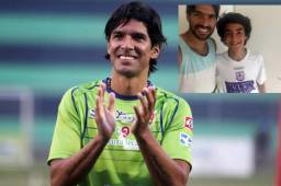 Diego tiene 13 años y milita en las reservas del Defensor Sporting de Uruguay. Su padre 'El Loco' Abreu sueña retirarse jugando un partido oficial a su lado. Foto Agencias