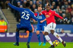 Pogba intenta rematar ante la marca de Ndidi.