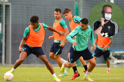 “Choco” Lozano se queda sin entrenador, luego que el Cádiz destituyera a Álvaro Cervera por malos resultados