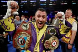 Vasyl Lomachenko subió como la espuma en el boxeo profesional y ostenta un registro de títulos en tres divisiones distintas.