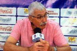 Manuel Keosseián se puso furioso luego de escuchar una pregunta donde cuestionan su estilo y alineación.