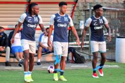 Antony 'Choco' Lozano no estará de arranque ante Costa Rica por molestias. El atacante de la 'H'' salió a entrenar vendado este lunes. Fotos @FenafuthOrg