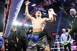 El campeón peso ligero de todas las categorías, llevando la bandera de Honduras en su calzoneta, le dedicó el triunfo a los catrachos. Foto cortesía Top Rank