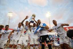 Alianza celebra su Copa 14 en el fútbol de El Salvador; jugaron la séptima final consecutiva, perdieron cuatro y ganaron tres.