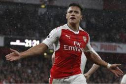 El jugador chileno fue la figura del encuentro al marcar los dos goles que le dieron la victoria al Arsenal.