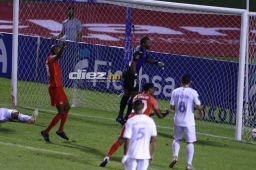 La Selección de Honduras comienza perdiendo el duelo ante Canadá con un autogol.