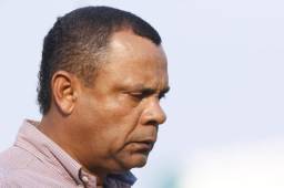 El técnico Raúl Cáceres dio positivo por coronavirus y ya se encuentra en tratamiento.